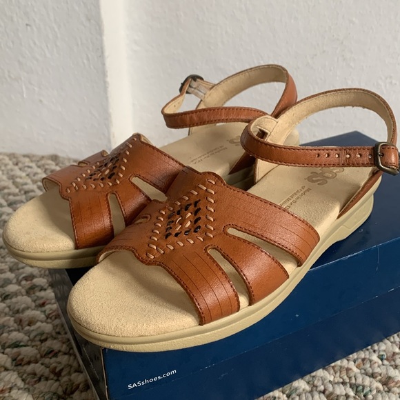 NEW and so comfortable! SIZE 7.5 SAS Sandal - Picture 1 of 5